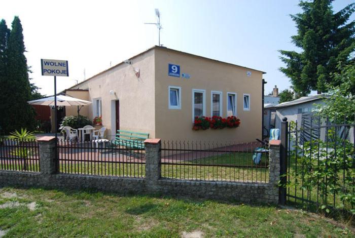 Pokoje Goscinne U Basi Mielno  Exterior photo
